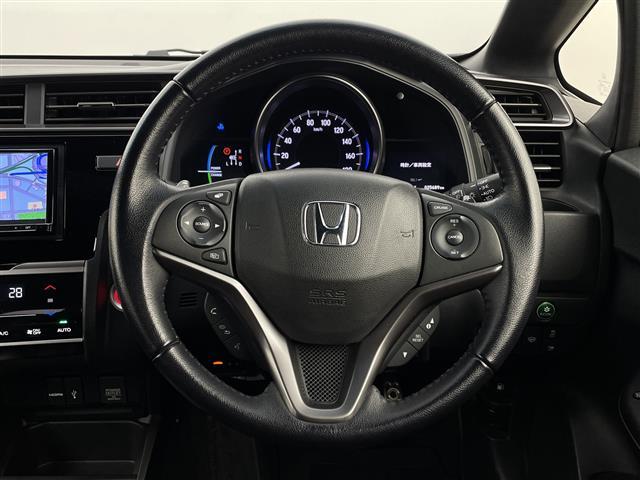 フィットハイブリッド Ｓパッケージ　ＬＥＤヘッドライト　フルセグＴＶ　ＳＤナビ　ＥＴＣ　Ｂｌｕｅｔｏｏｔｈ　スマートキー　クルーズコントロール　ＤＶＤ　純正アルミ　ウィンカーミラー　プッシュスタート　パドルシフト　冬タイヤ　スペアキー（13枚目）