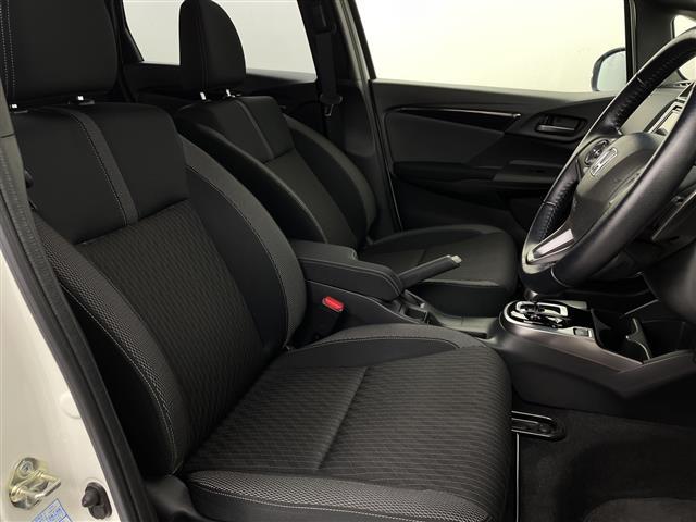 フィットハイブリッド Ｓパッケージ　ＬＥＤヘッドライト　フルセグＴＶ　ＳＤナビ　ＥＴＣ　Ｂｌｕｅｔｏｏｔｈ　スマートキー　クルーズコントロール　ＤＶＤ　純正アルミ　ウィンカーミラー　プッシュスタート　パドルシフト　冬タイヤ　スペアキー（18枚目）