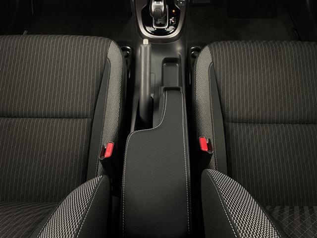 フィットハイブリッド Ｓパッケージ　ＬＥＤヘッドライト　フルセグＴＶ　ＳＤナビ　ＥＴＣ　Ｂｌｕｅｔｏｏｔｈ　スマートキー　クルーズコントロール　ＤＶＤ　純正アルミ　ウィンカーミラー　プッシュスタート　パドルシフト　冬タイヤ　スペアキー（20枚目）