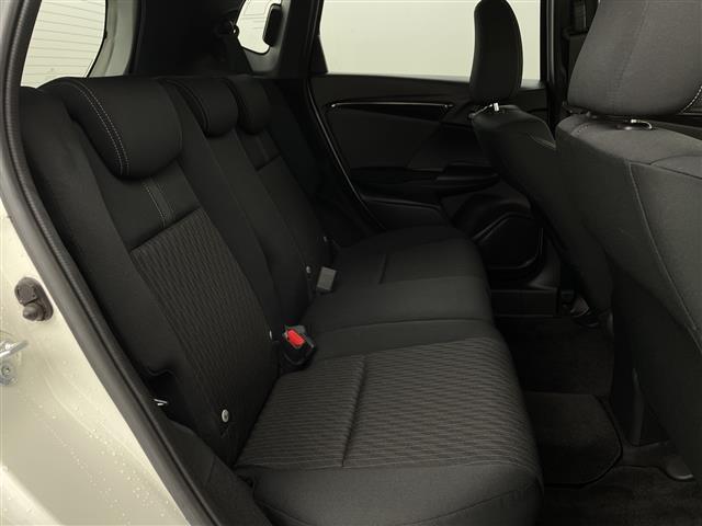 フィットハイブリッド Ｓパッケージ　ＬＥＤヘッドライト　フルセグＴＶ　ＳＤナビ　ＥＴＣ　Ｂｌｕｅｔｏｏｔｈ　スマートキー　クルーズコントロール　ＤＶＤ　純正アルミ　ウィンカーミラー　プッシュスタート　パドルシフト　冬タイヤ　スペアキー（23枚目）