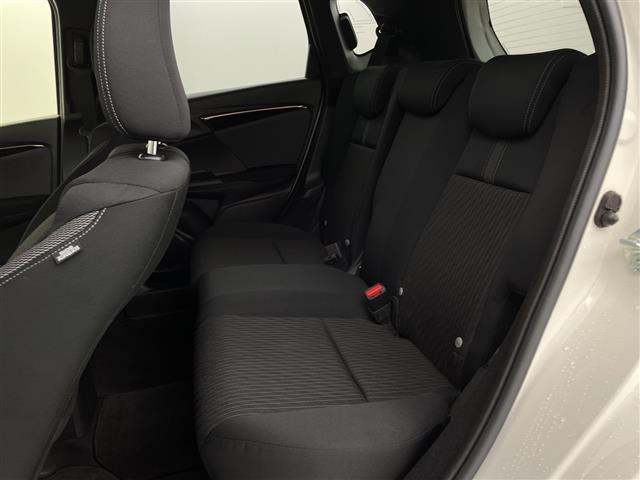 フィットハイブリッド Ｓパッケージ　ＬＥＤヘッドライト　フルセグＴＶ　ＳＤナビ　ＥＴＣ　Ｂｌｕｅｔｏｏｔｈ　スマートキー　クルーズコントロール　ＤＶＤ　純正アルミ　ウィンカーミラー　プッシュスタート　パドルシフト　冬タイヤ　スペアキー（24枚目）