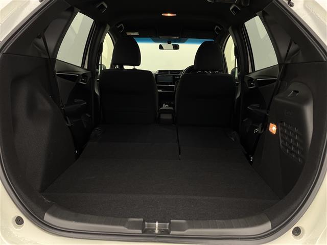 フィットハイブリッド Ｓパッケージ　ＬＥＤヘッドライト　フルセグＴＶ　ＳＤナビ　ＥＴＣ　Ｂｌｕｅｔｏｏｔｈ　スマートキー　クルーズコントロール　ＤＶＤ　純正アルミ　ウィンカーミラー　プッシュスタート　パドルシフト　冬タイヤ　スペアキー（26枚目）