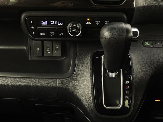 N-BOXカスタム G・Lターボホンダセンシング 純正メモリナビ バックモニター ETC 両側パワースライドドア ハーフレザーシート フルセグTV Bluetooth接続 パドルシフト 衝突被害軽減ブレーキ(12枚目)