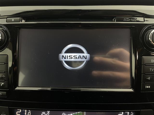 エクストレイル ２０Ｘｔ　エマージェンシーブレーキパッケージ　純正ＳＤナビ　アラウンドビュー　ドラレコ　衝突被害軽減ブレーキ　フルセグＴＶ　ブラインドスポットモニター　Ｂｌｕｅｔｏｏｔｈ　スマートキー　カプロンシート　シートヒーター　ＥＴＣ　パワーバックドア（4枚目）