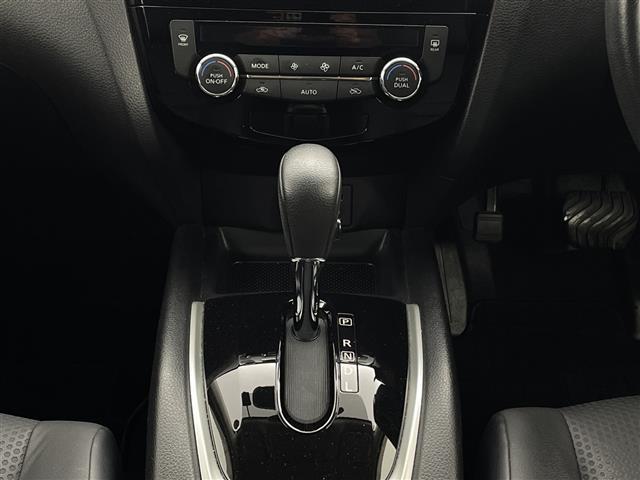 エクストレイル ２０Ｘｔ　エマージェンシーブレーキパッケージ　純正ＳＤナビ　アラウンドビュー　ドラレコ　衝突被害軽減ブレーキ　フルセグＴＶ　ブラインドスポットモニター　Ｂｌｕｅｔｏｏｔｈ　スマートキー　カプロンシート　シートヒーター　ＥＴＣ　パワーバックドア（9枚目）