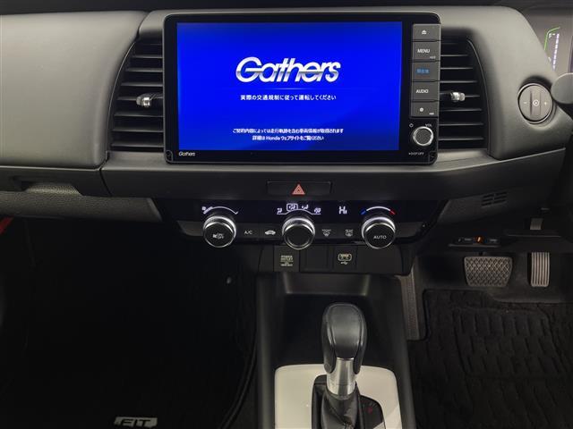 フィット ｅ：ＨＥＶホーム　純正ナビ　バックモニター　フルセグＴＶ　ドラレコ　ＬＥＤヘッドライト　衝突被害軽減ブレーキ　Ｂｌｕｅｔｏｏｔｈ　スマートキー　ＥＴＣ　レーダークルーズ　コーナーセンサー　レーンキープ　ＤＶＤ　冬タイヤ（8枚目）