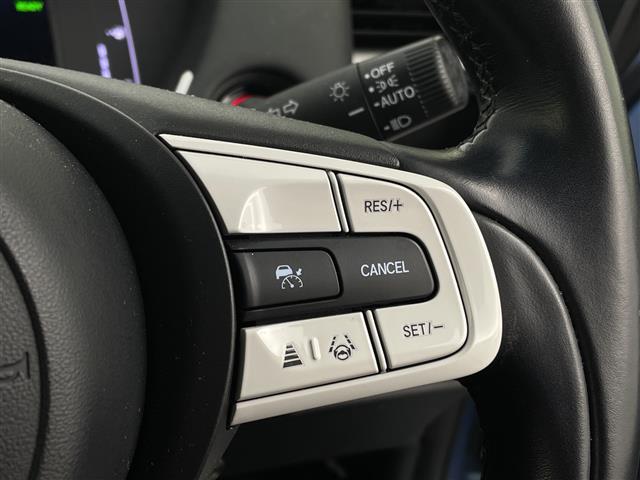 フィット ｅ：ＨＥＶホーム　純正ナビ　バックモニター　フルセグＴＶ　ドラレコ　ＬＥＤヘッドライト　衝突被害軽減ブレーキ　Ｂｌｕｅｔｏｏｔｈ　スマートキー　ＥＴＣ　レーダークルーズ　コーナーセンサー　レーンキープ　ＤＶＤ　冬タイヤ（15枚目）