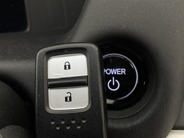 フィット ｅ：ＨＥＶホーム　純正ナビ　バックモニター　フルセグＴＶ　ドラレコ　ＬＥＤヘッドライト　衝突被害軽減ブレーキ　Ｂｌｕｅｔｏｏｔｈ　スマートキー　ＥＴＣ　レーダークルーズ　コーナーセンサー　レーンキープ　ＤＶＤ　冬タイヤ（16枚目）