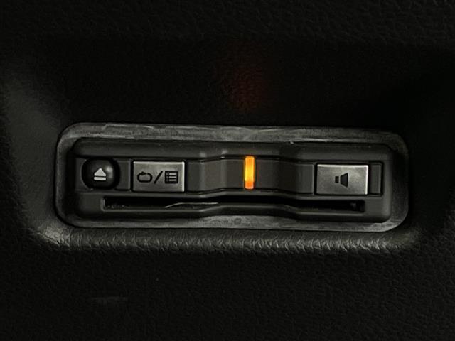 フィット ｅ：ＨＥＶホーム　純正ナビ　バックモニター　フルセグＴＶ　ドラレコ　ＬＥＤヘッドライト　衝突被害軽減ブレーキ　Ｂｌｕｅｔｏｏｔｈ　スマートキー　ＥＴＣ　レーダークルーズ　コーナーセンサー　レーンキープ　ＤＶＤ　冬タイヤ（17枚目）