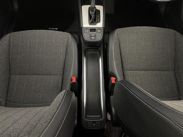 フィット ｅ：ＨＥＶホーム　純正ナビ　バックモニター　フルセグＴＶ　ドラレコ　ＬＥＤヘッドライト　衝突被害軽減ブレーキ　Ｂｌｕｅｔｏｏｔｈ　スマートキー　ＥＴＣ　レーダークルーズ　コーナーセンサー　レーンキープ　ＤＶＤ　冬タイヤ（21枚目）