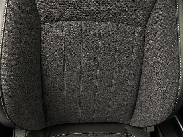 フィット ｅ：ＨＥＶホーム　純正ナビ　バックモニター　フルセグＴＶ　ドラレコ　ＬＥＤヘッドライト　衝突被害軽減ブレーキ　Ｂｌｕｅｔｏｏｔｈ　スマートキー　ＥＴＣ　レーダークルーズ　コーナーセンサー　レーンキープ　ＤＶＤ　冬タイヤ（24枚目）