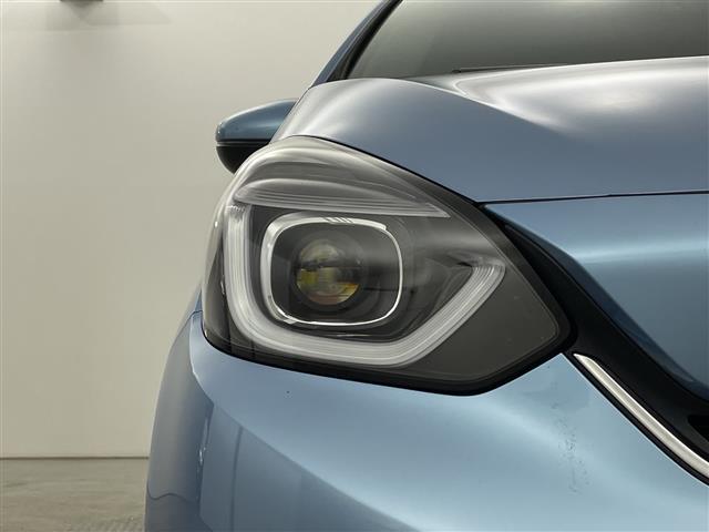 フィット ｅ：ＨＥＶホーム　純正ナビ　バックモニター　フルセグＴＶ　ドラレコ　ＬＥＤヘッドライト　衝突被害軽減ブレーキ　Ｂｌｕｅｔｏｏｔｈ　スマートキー　ＥＴＣ　レーダークルーズ　コーナーセンサー　レーンキープ　ＤＶＤ　冬タイヤ（35枚目）