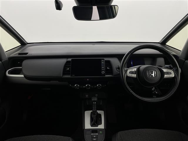 フィット ｅ：ＨＥＶホーム　純正ナビ　バックモニター　フルセグＴＶ　ドラレコ　ＬＥＤヘッドライト　衝突被害軽減ブレーキ　Ｂｌｕｅｔｏｏｔｈ　スマートキー　ＥＴＣ　レーダークルーズ　コーナーセンサー　レーンキープ　ＤＶＤ　冬タイヤ（42枚目）