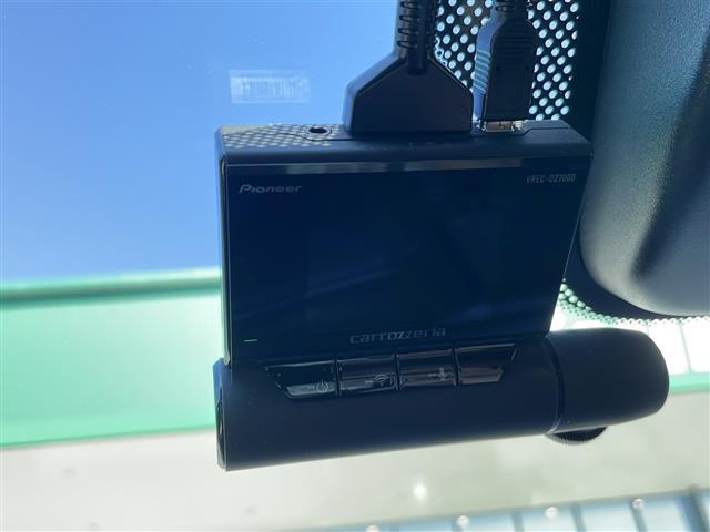 ハッチバック　純正ＳＤナビ　フルセグＴＶ　ＣＤ　ＤＶＤ　Ｂｌｕｅｔｏｏｔｈ　バックカメラ　ドライブレコーダー　ＥＴＣ　純正アルミホイール　スマートキー　プッシュスタート(5枚目)