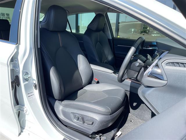 カムリ Ｇレザーパッケージ　トヨタセーフティセンス　純正８型ナビ　レーダークルーズコントロール　シートヒーター　バックカメラ　パワーシート　ヘッドアップディスプレイ　純正１８インチアルミホイール　ブラインドスポットモニター（14枚目）
