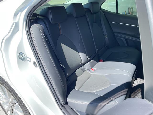 カムリ Ｇレザーパッケージ　トヨタセーフティセンス　純正８型ナビ　レーダークルーズコントロール　シートヒーター　バックカメラ　パワーシート　ヘッドアップディスプレイ　純正１８インチアルミホイール　ブラインドスポットモニター（15枚目）