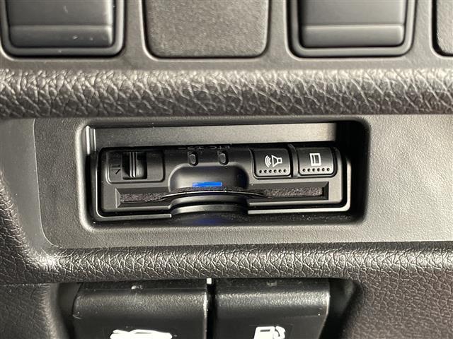 エクストレイル ２０Ｘｉ　ハイブリッド　プロパイロット　純正９型ナビ　ＳＤカードなし　アラウンドビューモニター　クルーズコントロール　バックカメラ　電動リアゲート　コーナーセンサー　純正アルミホイール　ＬＥＤヘッドライト　オートライト（5枚目）