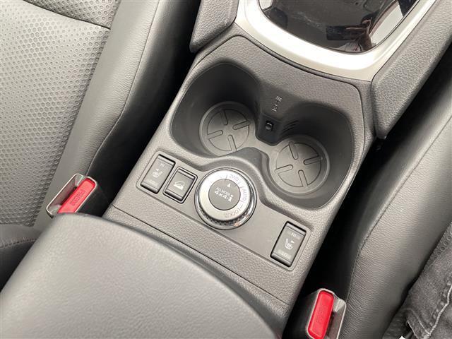 エクストレイル ２０Ｘ　ハイブリッド　エマージェンシーブレーキＰ　純正ナビ　全方位カメラ　クルーズコントロール　シートヒーター　電動リアゲート　コーナーセンサー　純正１７インチアルミホイール　ルーフレール　４ＷＤ　ＬＥＤヘッドライト　ダウンヒルアシストコントロール（26枚目）