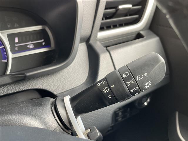 ルーミー カスタムＧ　純正ナビ　両側パワースライドドア　クルーズコントロール　フルセグＴＶ　ＣＤ　ＤＶＤ　Ｂｌｕｅｔｏｏｔｈ　バックカメラ　コーナーセンサー　純正１４インチアルミホイール　ＬＥＤヘッドライト　スマートキー（25枚目）