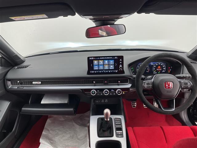 シビック タイプＲ　登録済未使用車　純正９型ディズプレイオーディオナビ　リアスポイラー　レーダークルーズコントロール　バックカメラ　コーナーセンサー　純正アルミホイール　ＥＴＣ２．０　ブラインドスポットモニター　キャリパ（2枚目）