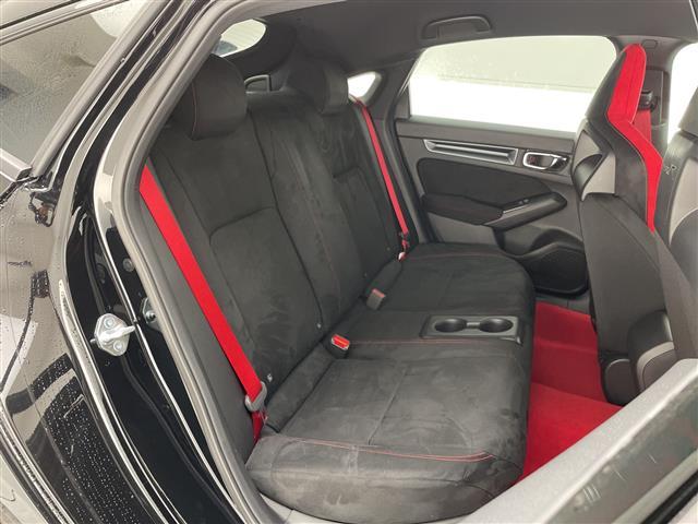 シビック タイプＲ　登録済未使用車　純正９型ディズプレイオーディオナビ　リアスポイラー　レーダークルーズコントロール　バックカメラ　コーナーセンサー　純正アルミホイール　ＥＴＣ２．０　ブラインドスポットモニター　キャリパ（15枚目）