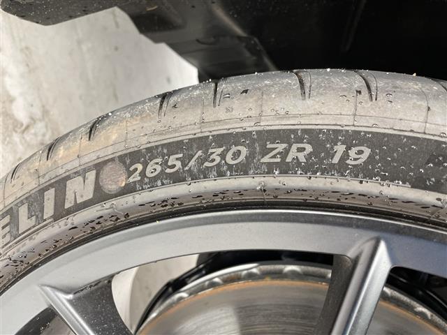 シビック タイプＲ　登録済未使用車　純正９型ディズプレイオーディオナビ　リアスポイラー　レーダークルーズコントロール　バックカメラ　コーナーセンサー　純正アルミホイール　ＥＴＣ２．０　ブラインドスポットモニター　キャリパ（17枚目）