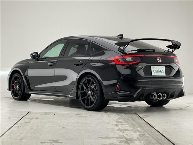 シビック タイプＲ　登録済未使用車　純正９型ディズプレイオーディオナビ　リアスポイラー　レーダークルーズコントロール　バックカメラ　コーナーセンサー　純正アルミホイール　ＥＴＣ２．０　ブラインドスポットモニター　キャリパ（20枚目）