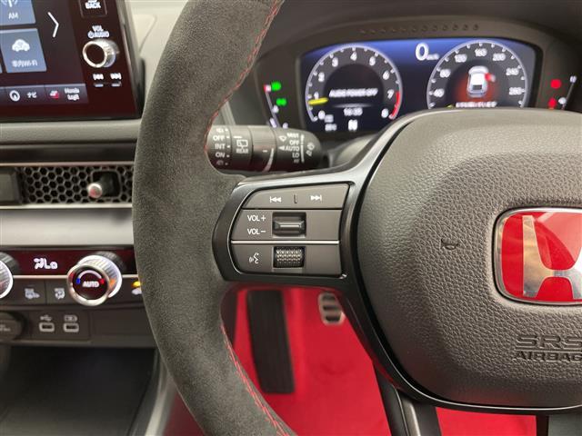 シビック タイプＲ　登録済未使用車　純正９型ディズプレイオーディオナビ　リアスポイラー　レーダークルーズコントロール　バックカメラ　コーナーセンサー　純正アルミホイール　ＥＴＣ２．０　ブラインドスポットモニター　キャリパ（22枚目）