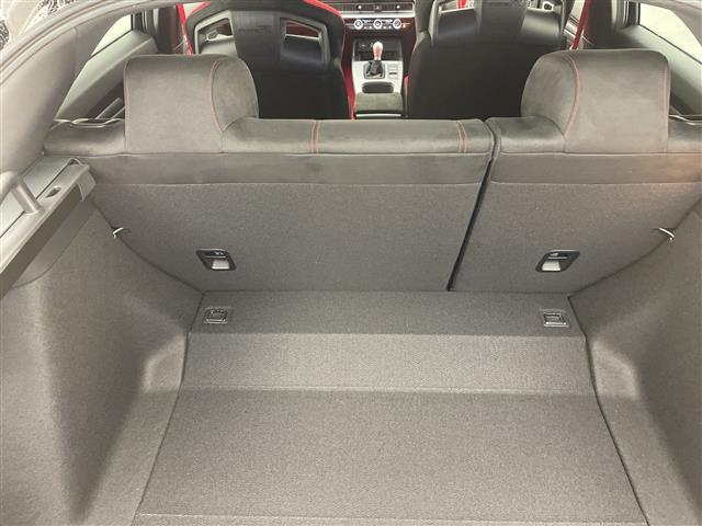 シビック タイプＲ　登録済未使用車　純正９型ディズプレイオーディオナビ　リアスポイラー　レーダークルーズコントロール　バックカメラ　コーナーセンサー　純正アルミホイール　ＥＴＣ２．０　ブラインドスポットモニター　キャリパ（31枚目）