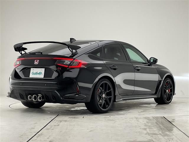 シビック タイプＲ　登録済未使用車　純正９型ディズプレイオーディオナビ　リアスポイラー　レーダークルーズコントロール　バックカメラ　コーナーセンサー　純正アルミホイール　ＥＴＣ２．０　ブラインドスポットモニター　キャリパ（35枚目）