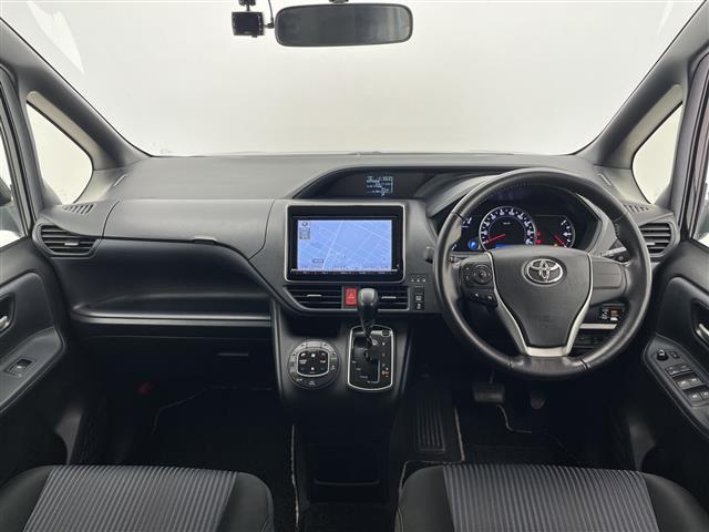 ヴォクシー ZS 純正9型ナビ フリップダウンモニター 両側パワースライドドア バックカメラ 純正アルミホイール LEDヘッドライト ドライブレコーダー 衝突軽減システム フルセグTV CD DVD スマートキー(2枚目)