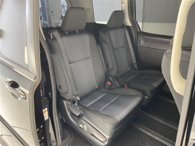 ヴォクシー ZS 純正9型ナビ フリップダウンモニター 両側パワースライドドア バックカメラ 純正アルミホイール LEDヘッドライト ドライブレコーダー 衝突軽減システム フルセグTV CD DVD スマートキー(15枚目)