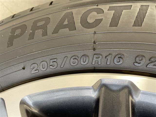 ヴォクシー ZS 純正9型ナビ フリップダウンモニター 両側パワースライドドア バックカメラ 純正アルミホイール LEDヘッドライト ドライブレコーダー 衝突軽減システム フルセグTV CD DVD スマートキー(17枚目)