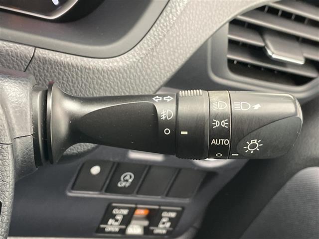 ヴォクシー ZS 純正9型ナビ フリップダウンモニター 両側パワースライドドア バックカメラ 純正アルミホイール LEDヘッドライト ドライブレコーダー 衝突軽減システム フルセグTV CD DVD スマートキー(25枚目)