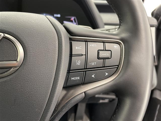 UX UX200 グレイスフル エクスプローラー レクサスセーフティセンス 純正12.3型ディズプレイオーディオナビ 全方位カメラ レーダークルーズコントロール シートヒーター エアシート バックカメラ 電動リアゲート パワーシート ワイヤレス充電機(9枚目)