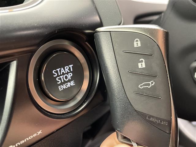 UX UX200 グレイスフル エクスプローラー レクサスセーフティセンス 純正12.3型ディズプレイオーディオナビ 全方位カメラ レーダークルーズコントロール シートヒーター エアシート バックカメラ 電動リアゲート パワーシート ワイヤレス充電機(10枚目)