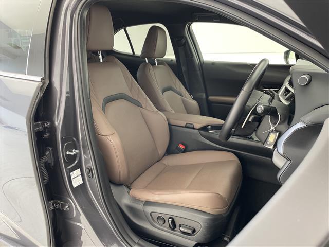 UX UX200 グレイスフル エクスプローラー レクサスセーフティセンス 純正12.3型ディズプレイオーディオナビ 全方位カメラ レーダークルーズコントロール シートヒーター エアシート バックカメラ 電動リアゲート パワーシート ワイヤレス充電機(14枚目)