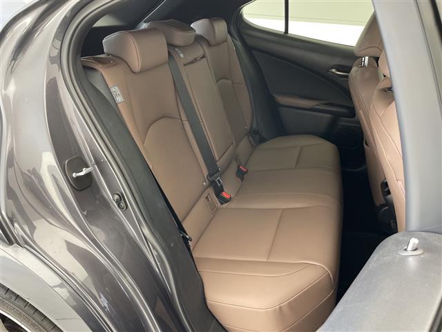 UX UX200 グレイスフル エクスプローラー レクサスセーフティセンス 純正12.3型ディズプレイオーディオナビ 全方位カメラ レーダークルーズコントロール シートヒーター エアシート バックカメラ 電動リアゲート パワーシート ワイヤレス充電機(15枚目)