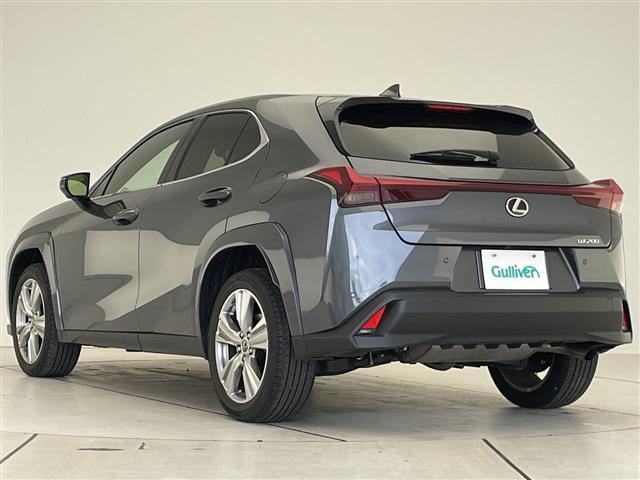 UX UX200 グレイスフル エクスプローラー レクサスセーフティセンス 純正12.3型ディズプレイオーディオナビ 全方位カメラ レーダークルーズコントロール シートヒーター エアシート バックカメラ 電動リアゲート パワーシート ワイヤレス充電機(20枚目)