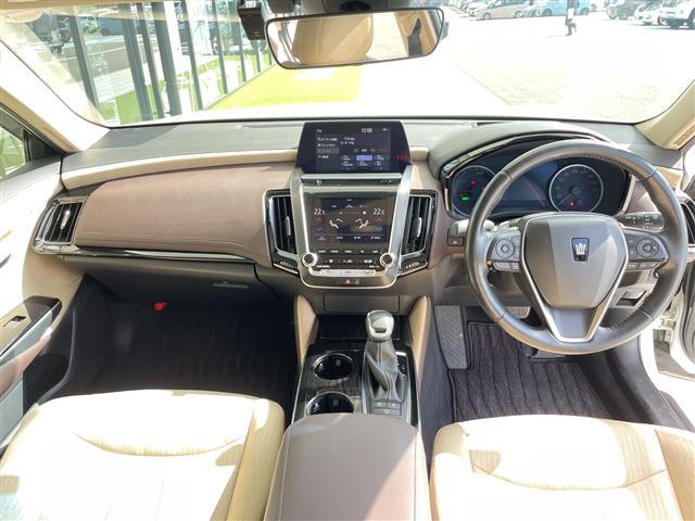 クラウンハイブリッド S Cパッケージ トヨタセーフティセンス 純正8型ナビ レーダークルーズコントロール シートヒーター バックカメラ パワーシート ヘッドアップディスプレイ コーナーセンサー 純正アルミホイール ブラインドスポットモニタ(2枚目)