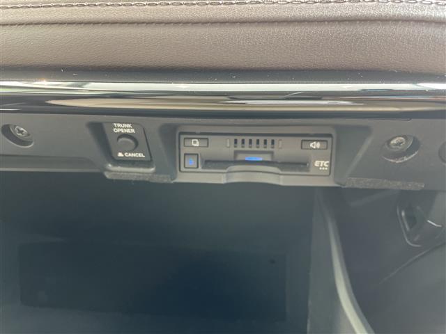 クラウンハイブリッド S Cパッケージ トヨタセーフティセンス 純正8型ナビ レーダークルーズコントロール シートヒーター バックカメラ パワーシート ヘッドアップディスプレイ コーナーセンサー 純正アルミホイール ブラインドスポットモニタ(11枚目)