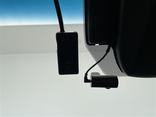 クラウンハイブリッド ＲＳアドバンス　純正８型ナビ　三眼ＬＥＤヘッドライト　サンルーフ　レーダークルーズコントロール　シートヒーター　エアシート　バックカメラ　パワーシート　ヘッドアップディスプレイ　コーナーセンサー　ステアリングヒーター（13枚目）