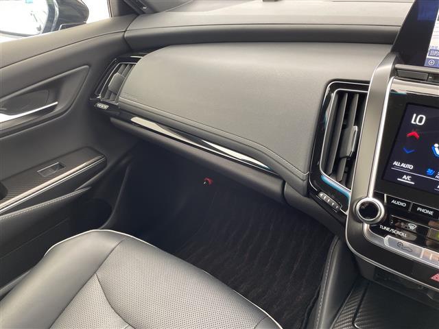 クラウンハイブリッド ＲＳアドバンス　純正８型ナビ　三眼ＬＥＤヘッドライト　サンルーフ　レーダークルーズコントロール　シートヒーター　エアシート　バックカメラ　パワーシート　ヘッドアップディスプレイ　コーナーセンサー　ステアリングヒーター（32枚目）