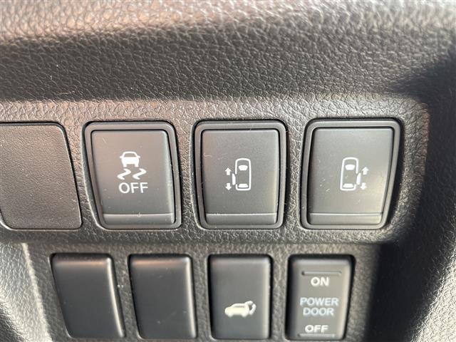 エルグランド 250ハイウェイスターS 純正ナビ フリップダウンモニター 全方位カメラ 両側パワースライドドア クルーズコントロール バックカメラ 電動リアゲート コーナーセンサー 純正アルミホイール LEDヘッドライト リアオートエアコン(6枚目)