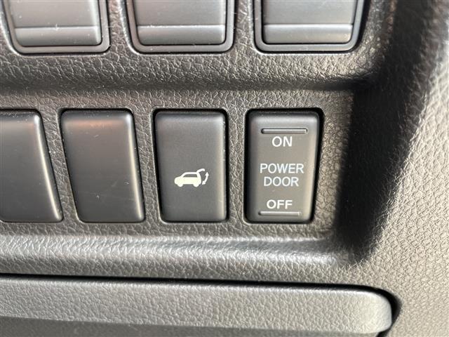 エルグランド 250ハイウェイスターS 純正ナビ フリップダウンモニター 全方位カメラ 両側パワースライドドア クルーズコントロール バックカメラ 電動リアゲート コーナーセンサー 純正アルミホイール LEDヘッドライト リアオートエアコン(7枚目)