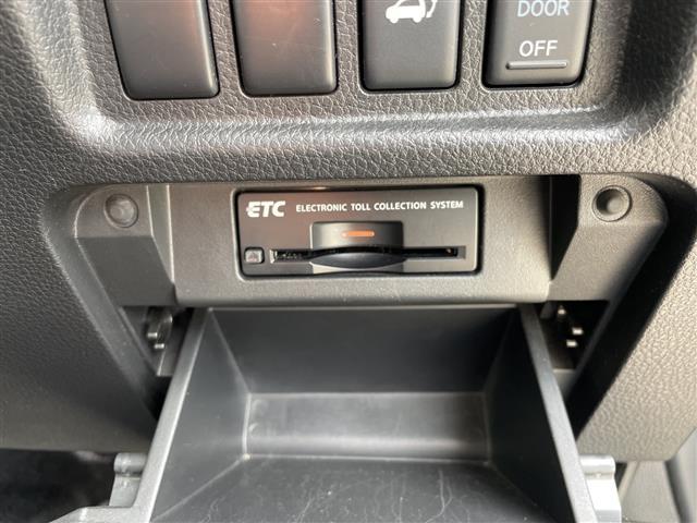 エルグランド 250ハイウェイスターS 純正ナビ フリップダウンモニター 全方位カメラ 両側パワースライドドア クルーズコントロール バックカメラ 電動リアゲート コーナーセンサー 純正アルミホイール LEDヘッドライト リアオートエアコン(10枚目)