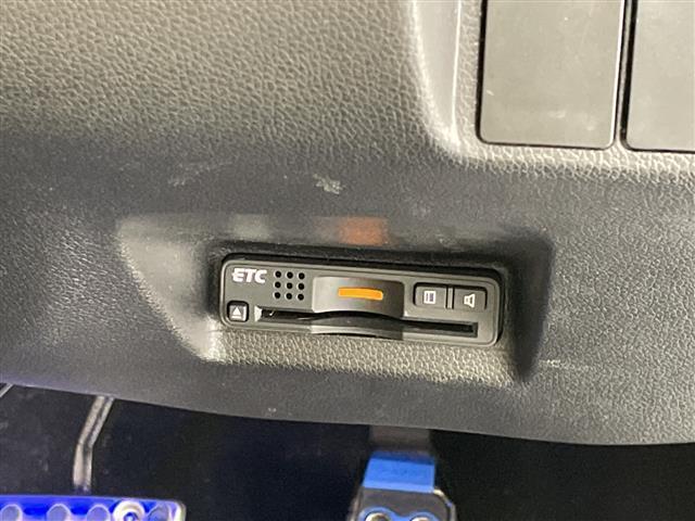 シャトル ハイブリッドXスタイルエディション 純正9型ナビ SDカードなし バックカメラ コーナーセンサー 純正アルミホイール ETC LEDヘッドライト パドルシフト フルセグ CD DVD Bluetooth ステアリングスイッチ(8枚目)