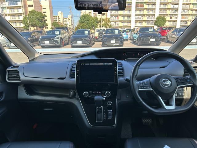 セレナ ハイウェイスターＶ　プロパイロット　純正１０型ナビ　フリップダウンモニター　全方位カメラ　両側パワースライドドア　クルーズコントロール　バックカメラ　ハンズフリースライドドア　コーナーセンサー　インテリジェントミラー（2枚目）