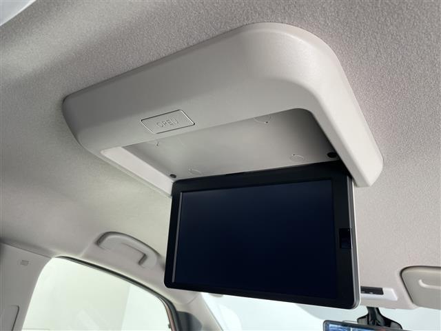 セレナ ハイウェイスターＶ　プロパイロット　純正１０型ナビ　フリップダウンモニター　全方位カメラ　両側パワースライドドア　クルーズコントロール　バックカメラ　ハンズフリースライドドア　コーナーセンサー　インテリジェントミラー（6枚目）