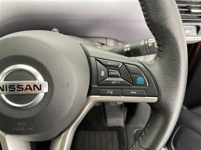 セレナ ハイウェイスターＶ　プロパイロット　純正１０型ナビ　フリップダウンモニター　全方位カメラ　両側パワースライドドア　クルーズコントロール　バックカメラ　ハンズフリースライドドア　コーナーセンサー　インテリジェントミラー（9枚目）